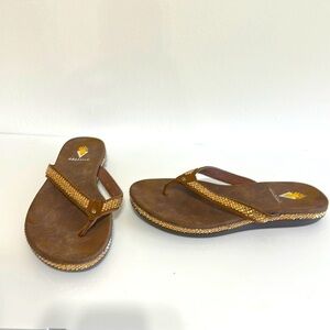 VOLATILE gold flip flops​​​​​